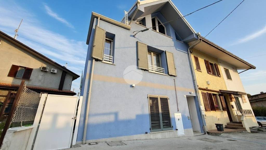casa indipendente in vendita a Misano Adriatico in zona Misano Monte