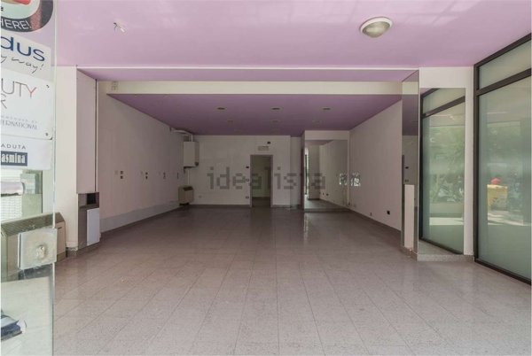 locale di sgombero in vendita a Misano Adriatico in zona Misano Brasile