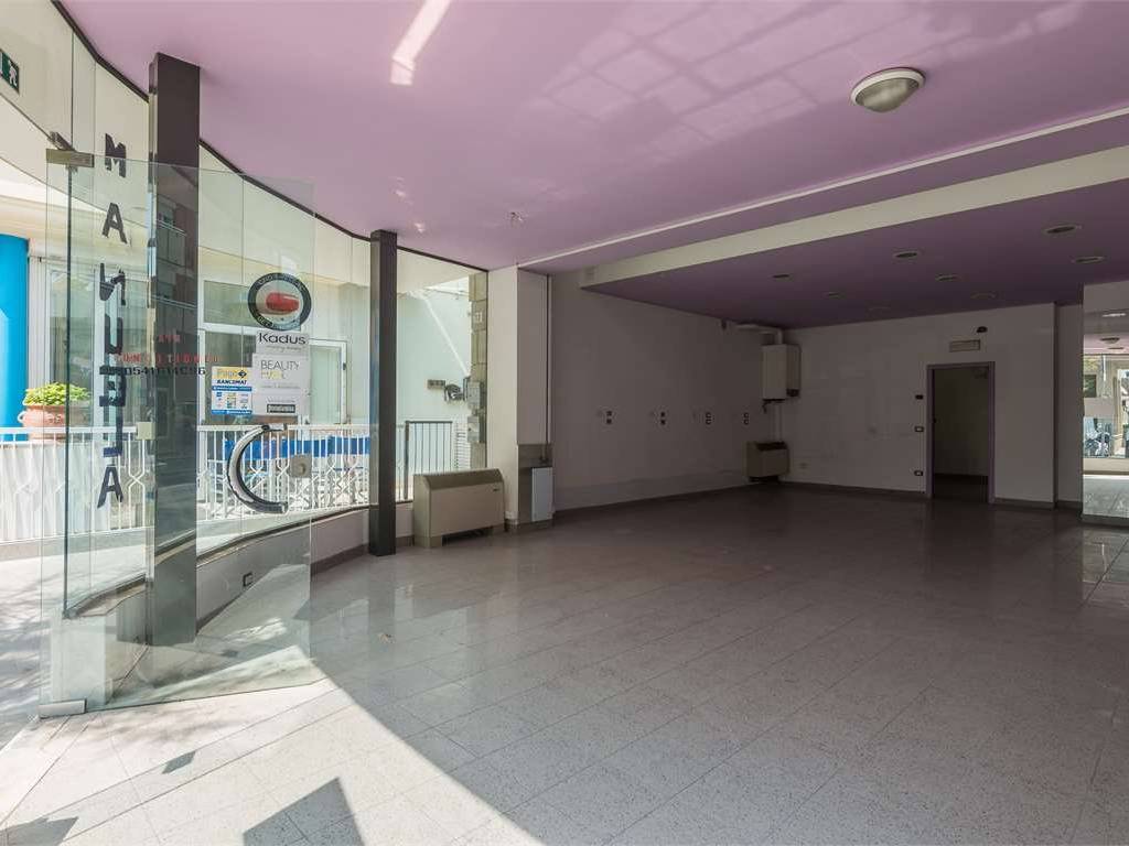 negozio in vendita a Misano Adriatico in zona Misano Brasile