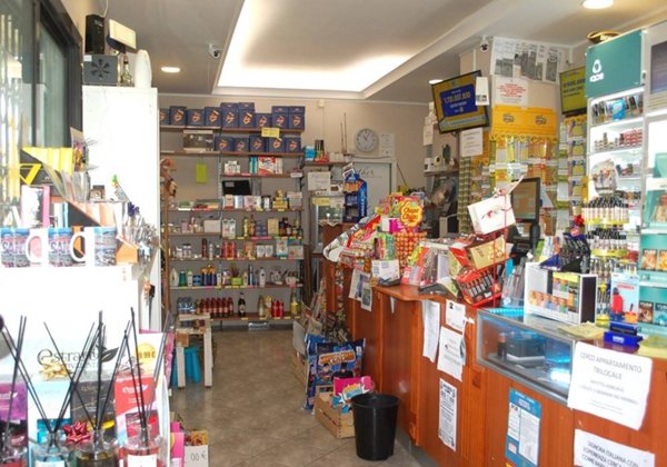 negozio in vendita a Misano Adriatico in zona Santa Monica