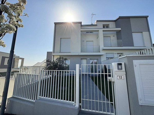 appartamento in vendita a Misano Adriatico in zona Misano Monte