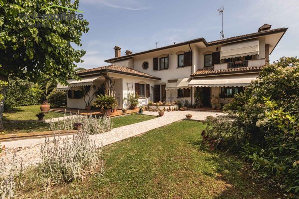 casa indipendente in vendita a Misano Adriatico in zona Misano Monte