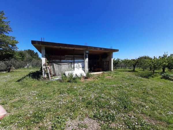 locale di sgombero in vendita a Misano Adriatico in zona Casette
