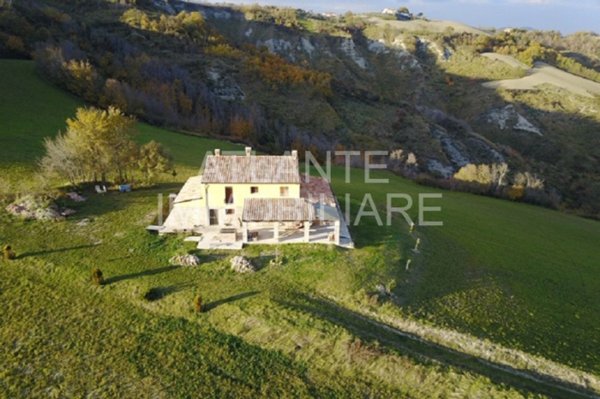 casa indipendente in vendita a Mondaino