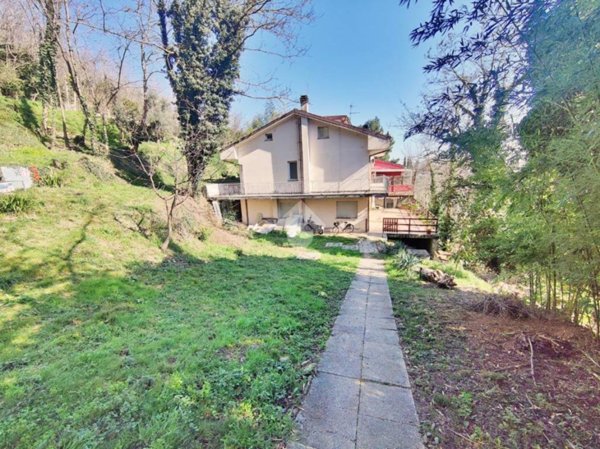 casa indipendente in vendita a Montefiore Conca