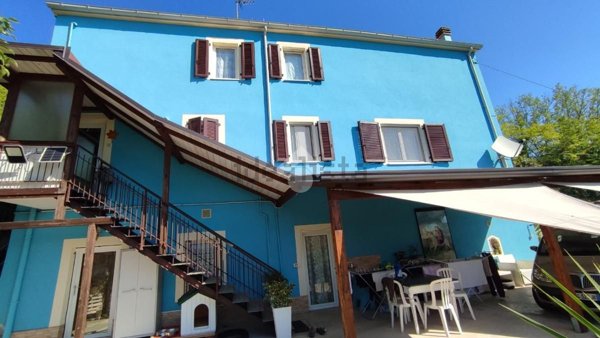 esavano in vendita a Montefiore Conca