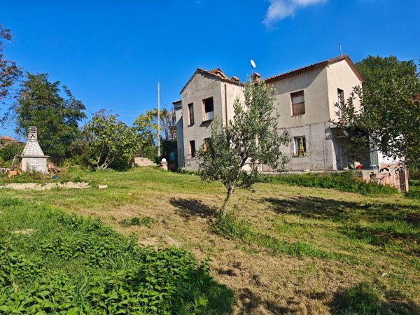 casa indipendente in vendita a Montefiore Conca