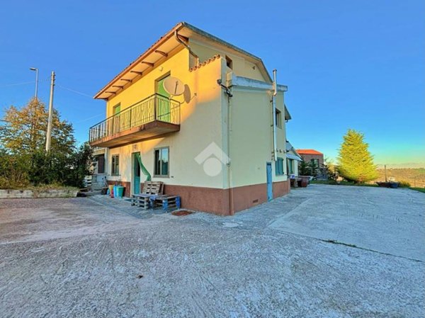 casa indipendente in vendita a Montefiore Conca