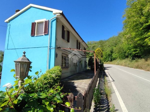 pentavano in vendita a Montefiore Conca