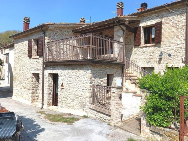 casa indipendente in vendita a Montefiore Conca