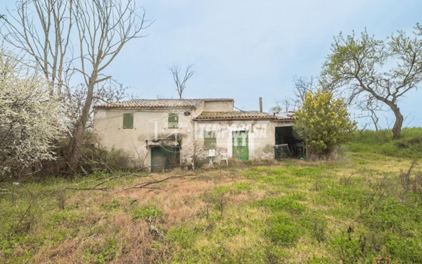 casa indipendente in vendita a Montegridolfo