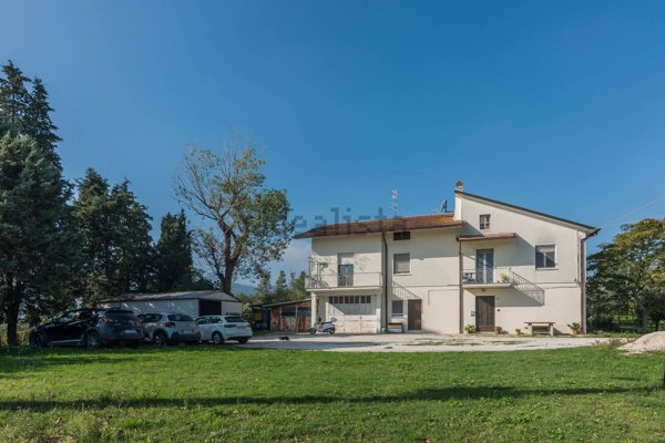 casa indipendente in vendita a Montegridolfo