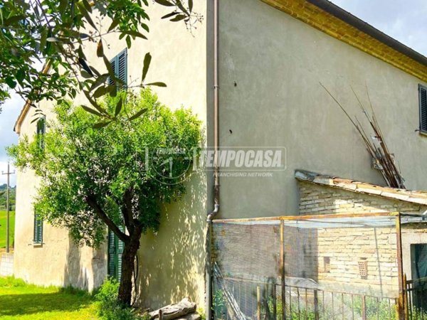 pentavano in vendita a Montegridolfo