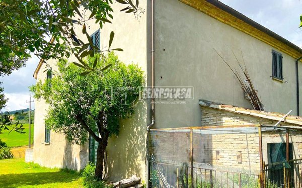 pentavano in vendita a Montegridolfo