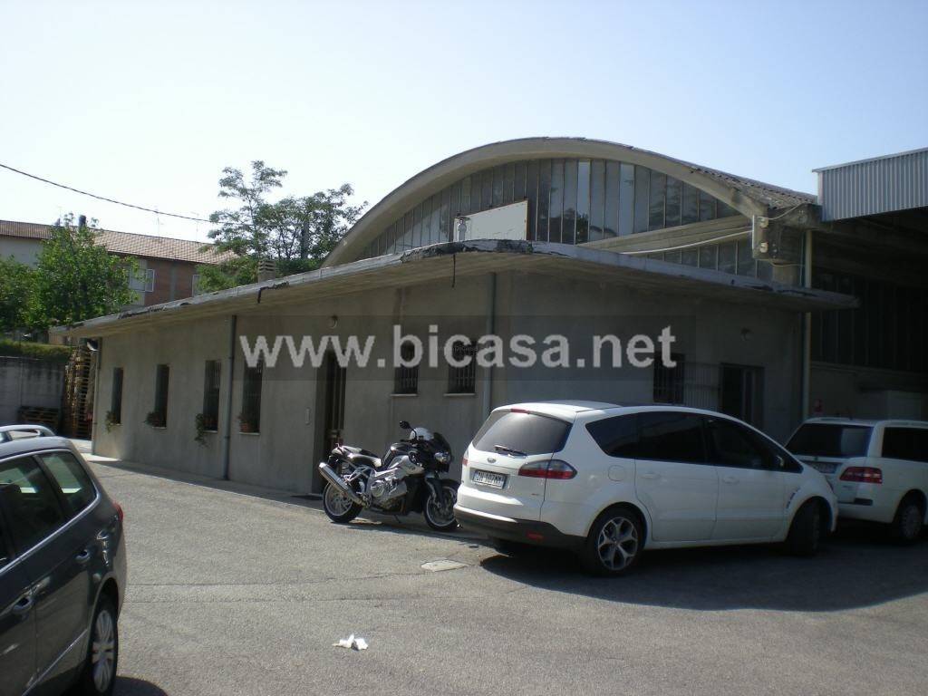 locale commerciale in vendita a Montegridolfo in zona San Pietro