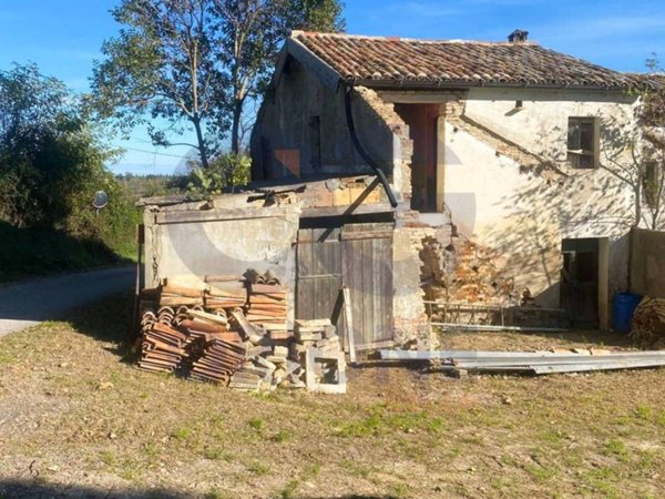 casa indipendente in vendita a Montegridolfo