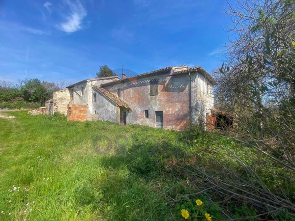 casa indipendente in vendita a Montegridolfo