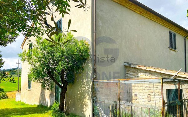 pentavano in vendita a Montegridolfo