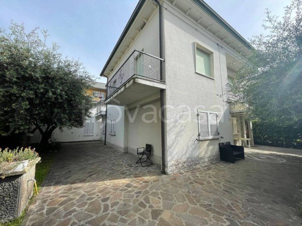 casa indipendente in vendita a Riccione