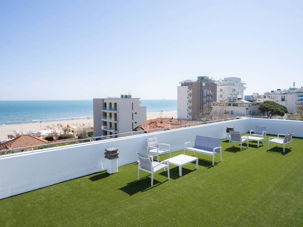 intera palazzina in vendita a Riccione in zona Alba