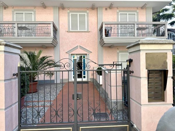 casa indipendente in vendita a Riccione in zona Alba