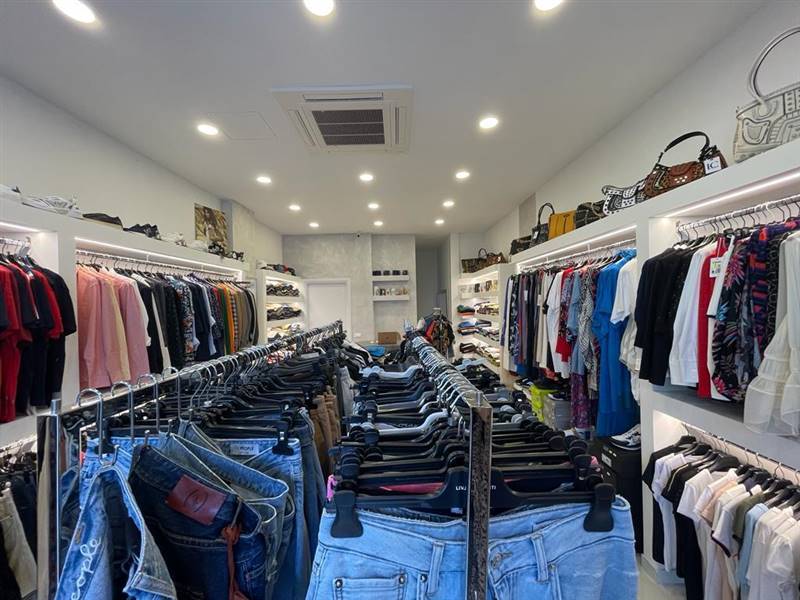 negozio in vendita a Riccione in zona Centro Storico
