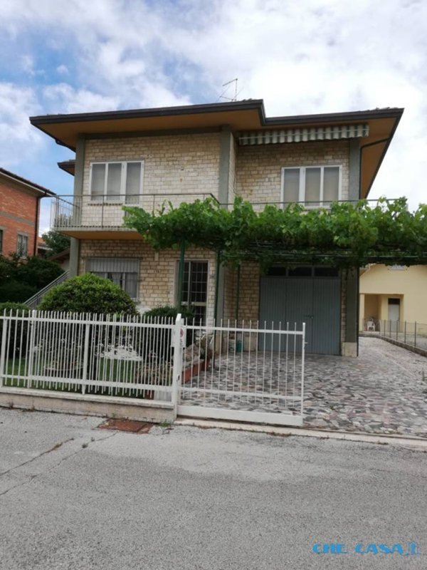 casa indipendente in vendita a Riccione in zona Marano