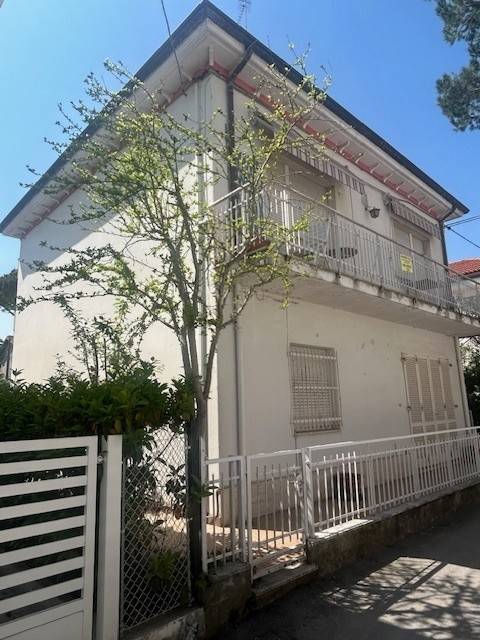 casa indipendente in vendita a Riccione