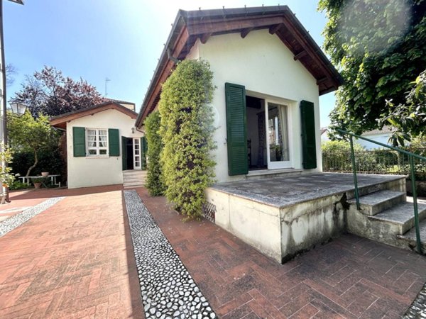 casa indipendente in vendita a Riccione