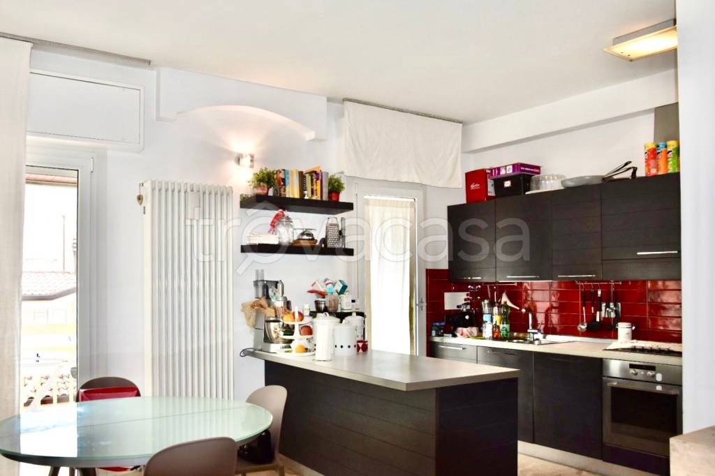 casa indipendente in vendita a Riccione in zona Marano