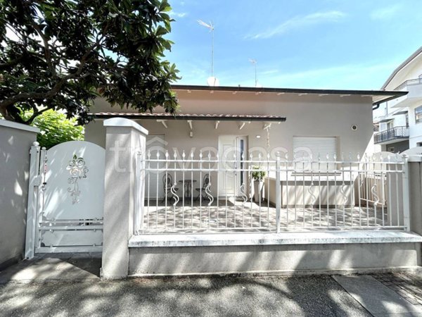 casa indipendente in vendita a Riccione