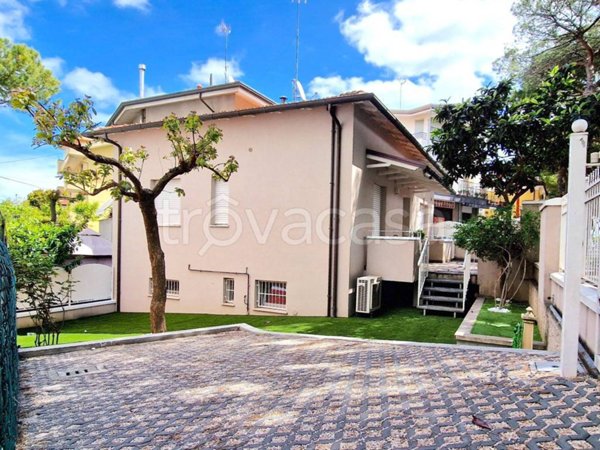casa indipendente in vendita a Riccione in zona Centro Storico