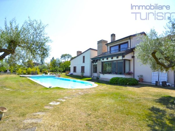 casa indipendente in vendita a Riccione