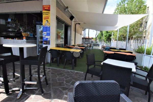 negozio in vendita a Riccione in zona Marano