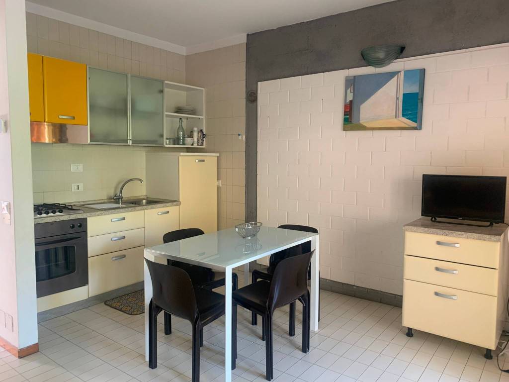 appartamento in vendita a Riccione in zona Alba