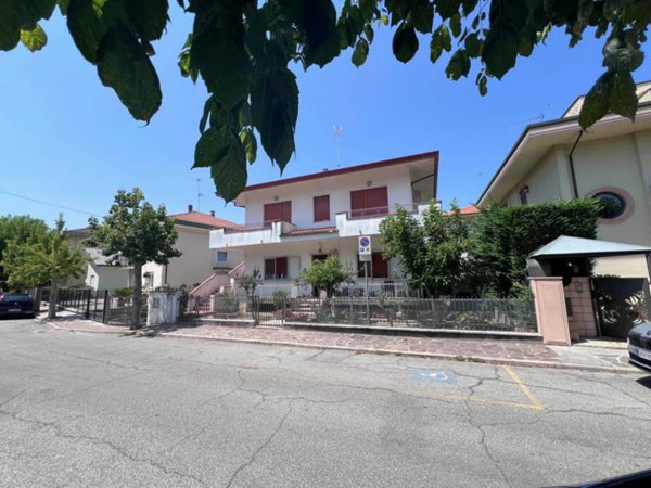 casa indipendente in vendita a Riccione