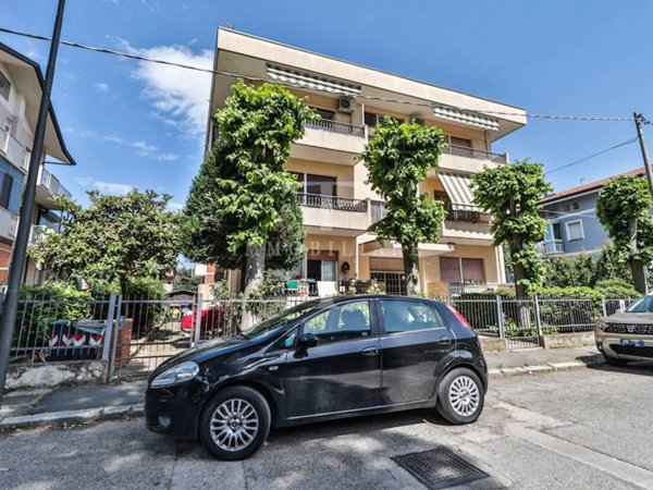 appartamento in vendita a Riccione in zona Marano