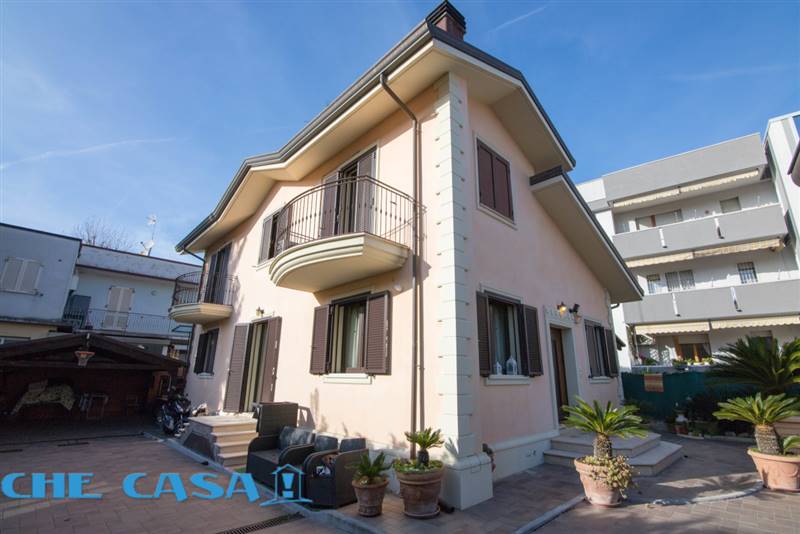 casa indipendente in vendita a Riccione