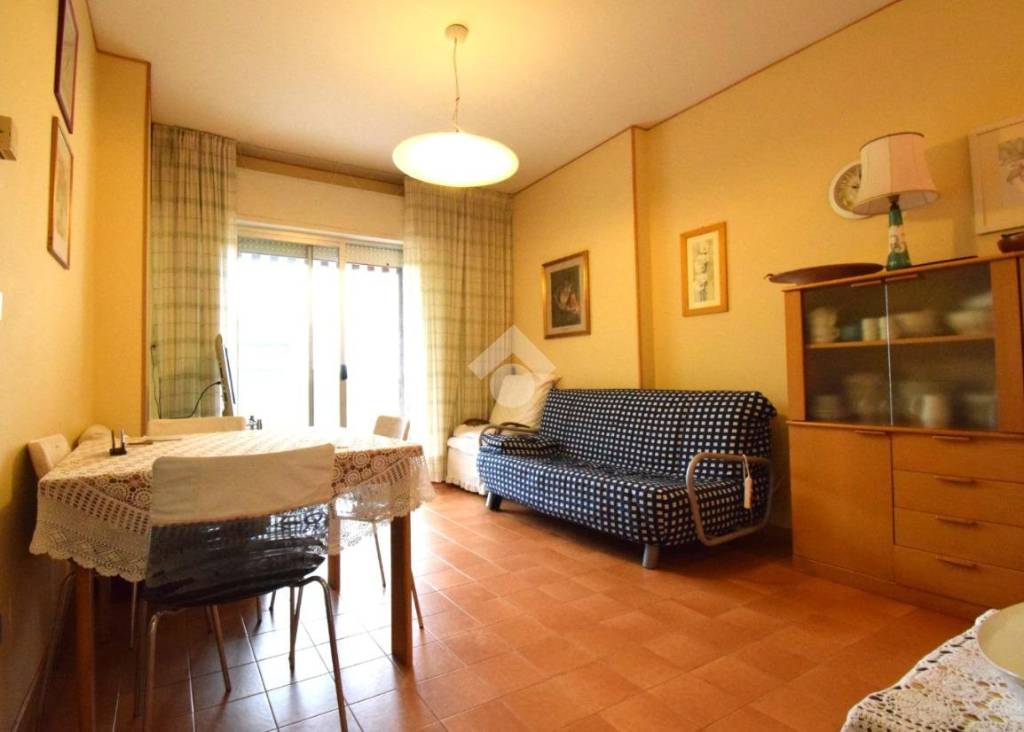 appartamento in vendita a Riccione in zona Alba