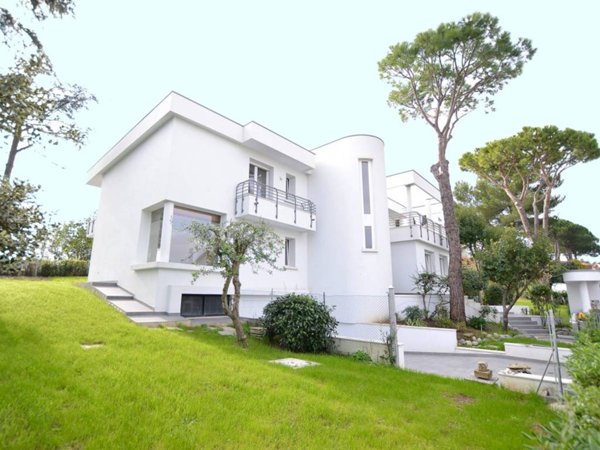 casa indipendente in vendita a Riccione