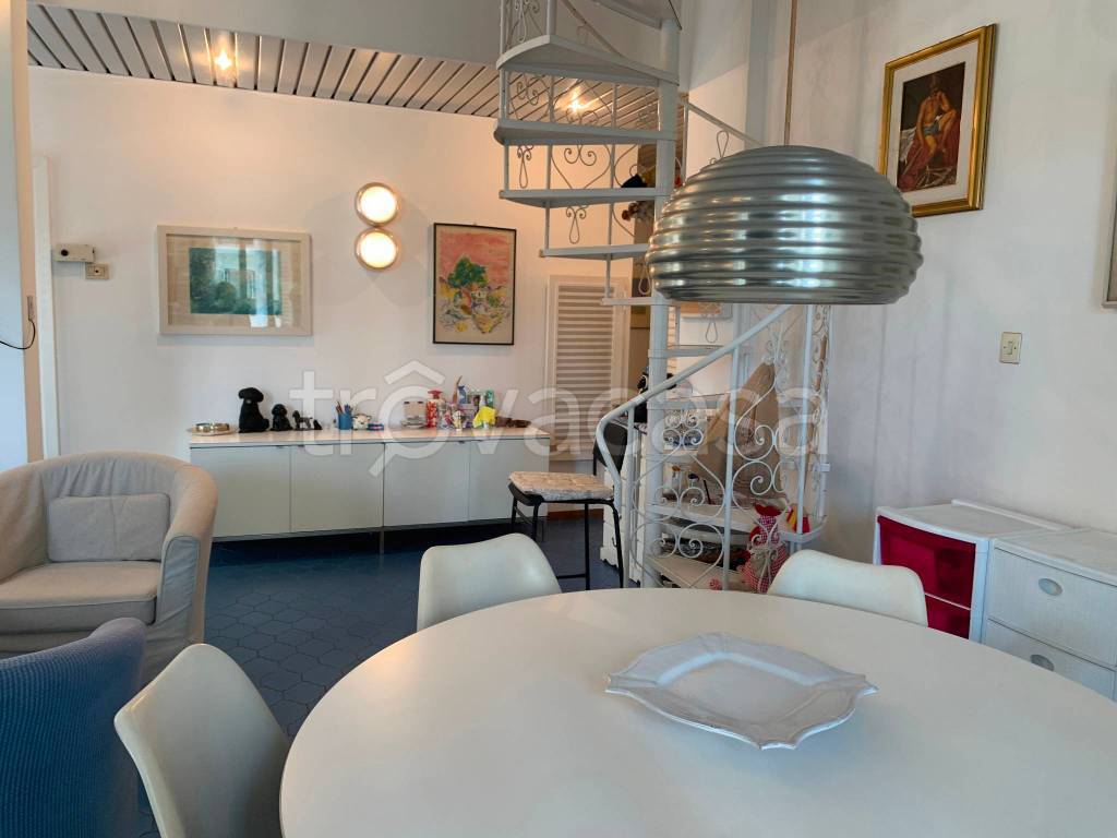 casa indipendente in vendita a Riccione in zona Alba