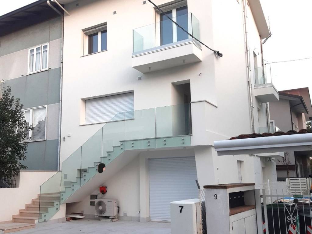 appartamento in vendita a Riccione in zona Alba