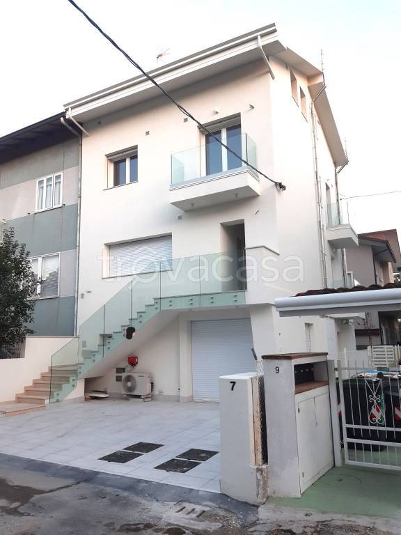 appartamento in vendita a Riccione in zona Alba