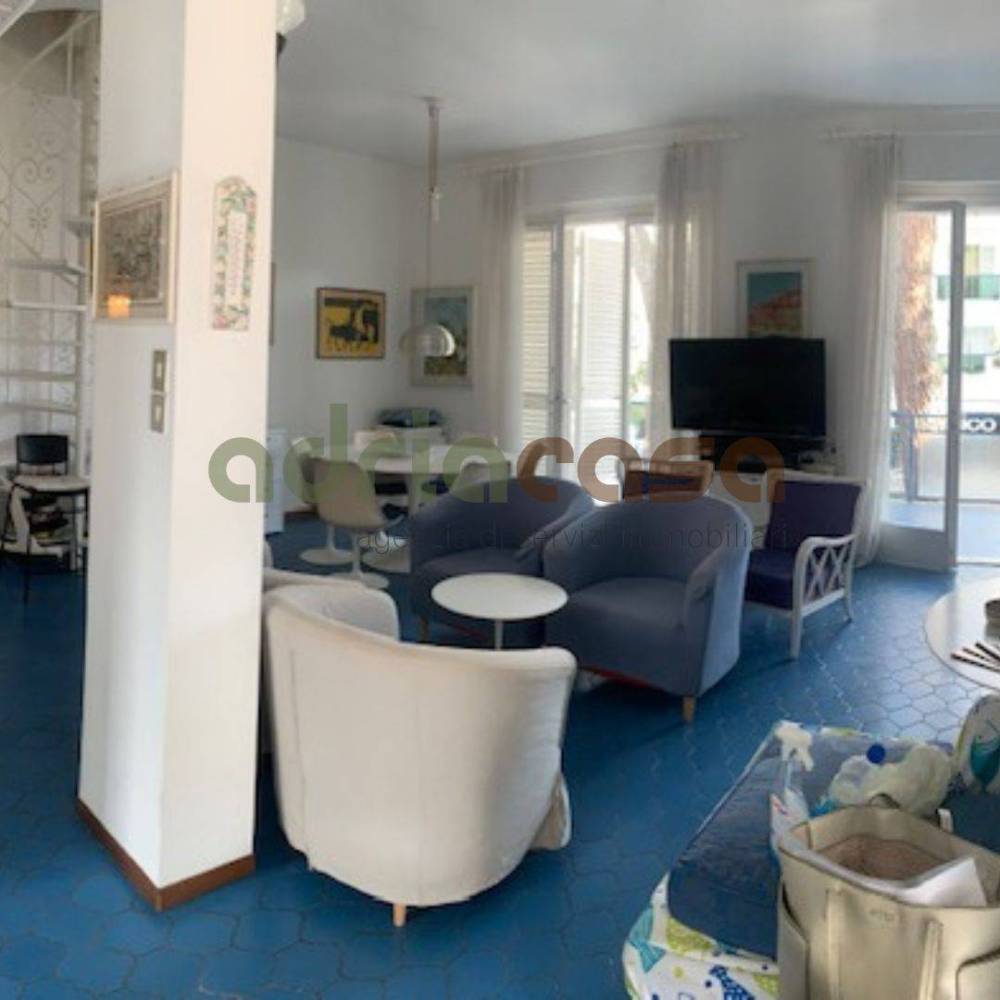 casa indipendente in vendita a Riccione in zona Alba