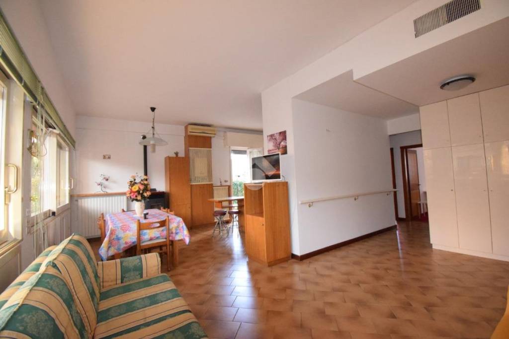 appartamento in vendita a Riccione in zona Alba