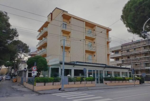 negozio in vendita a Riccione in zona Alba