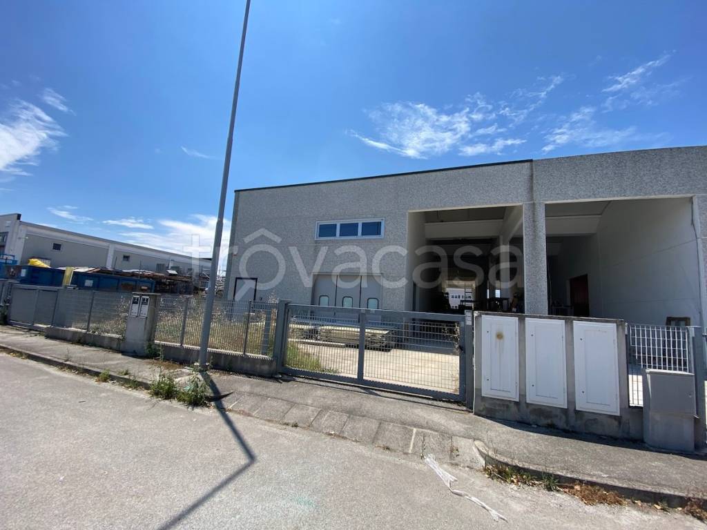 locale commerciale in vendita a Riccione in zona San Lorenzo