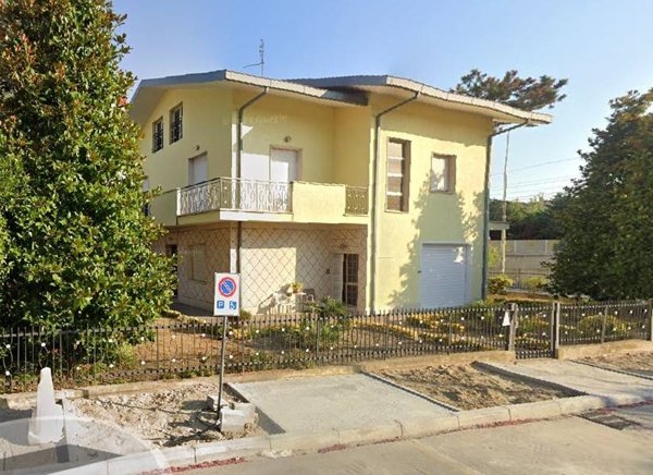 casa indipendente in vendita a Riccione in zona Alba