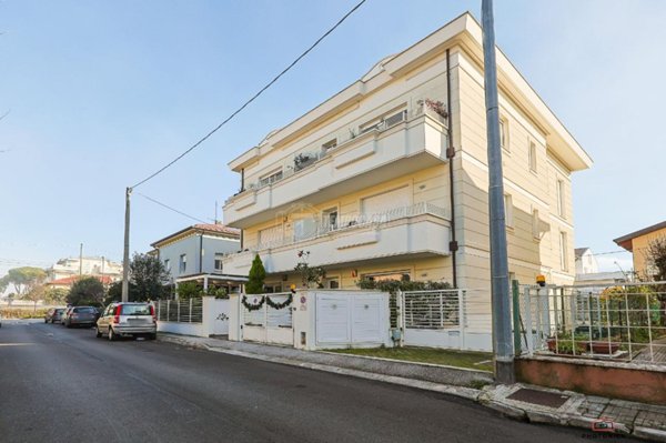 appartamento in vendita a Riccione in zona Alba