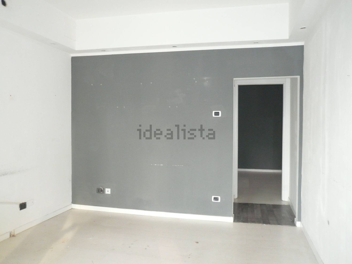 negozio in vendita a Riccione in zona Alba